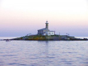 escursioni e gite in nave fino al faro di S. Giovanni al pelago